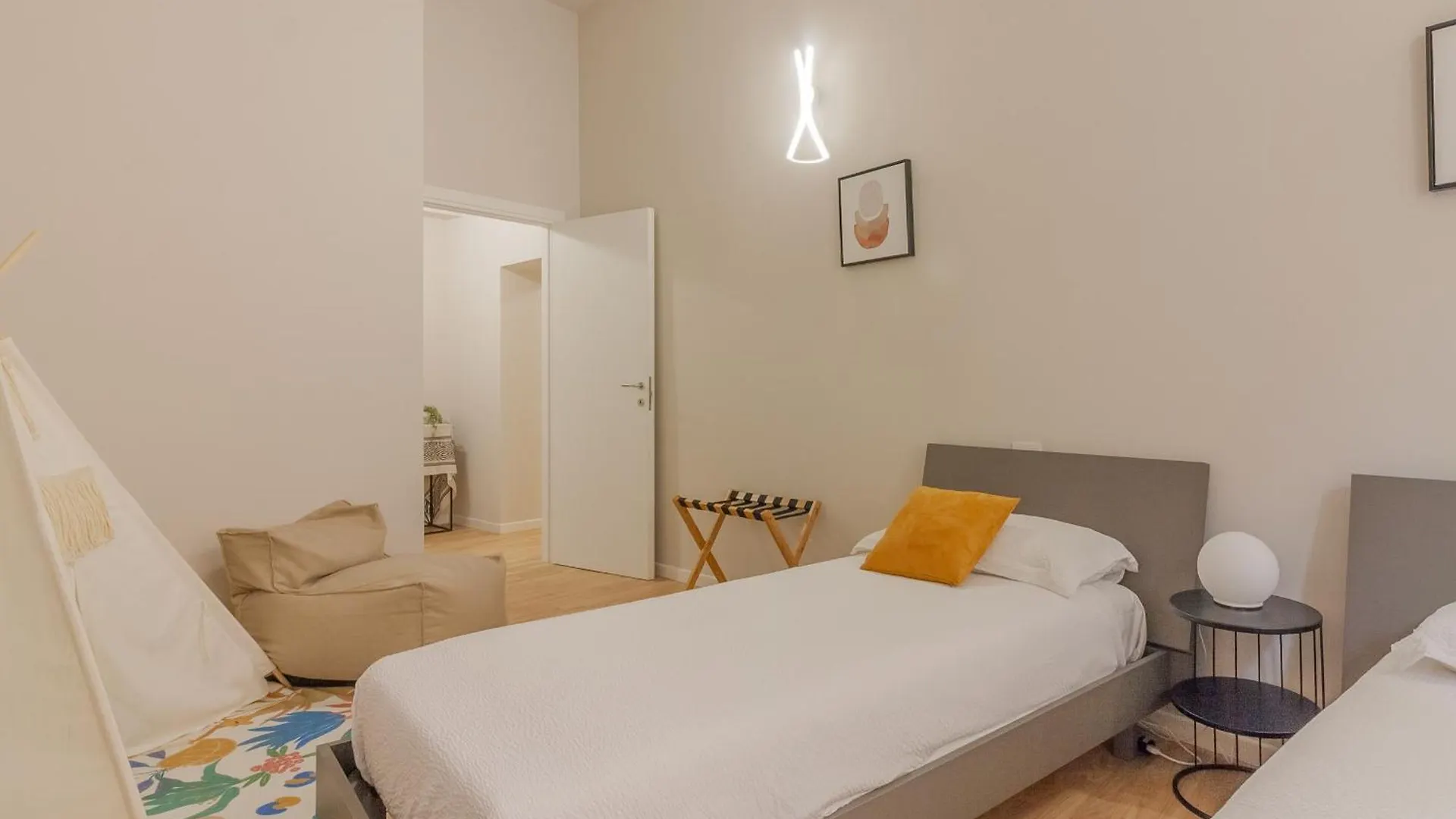 A Night At The Museum - Lake Como Bellano Appartement