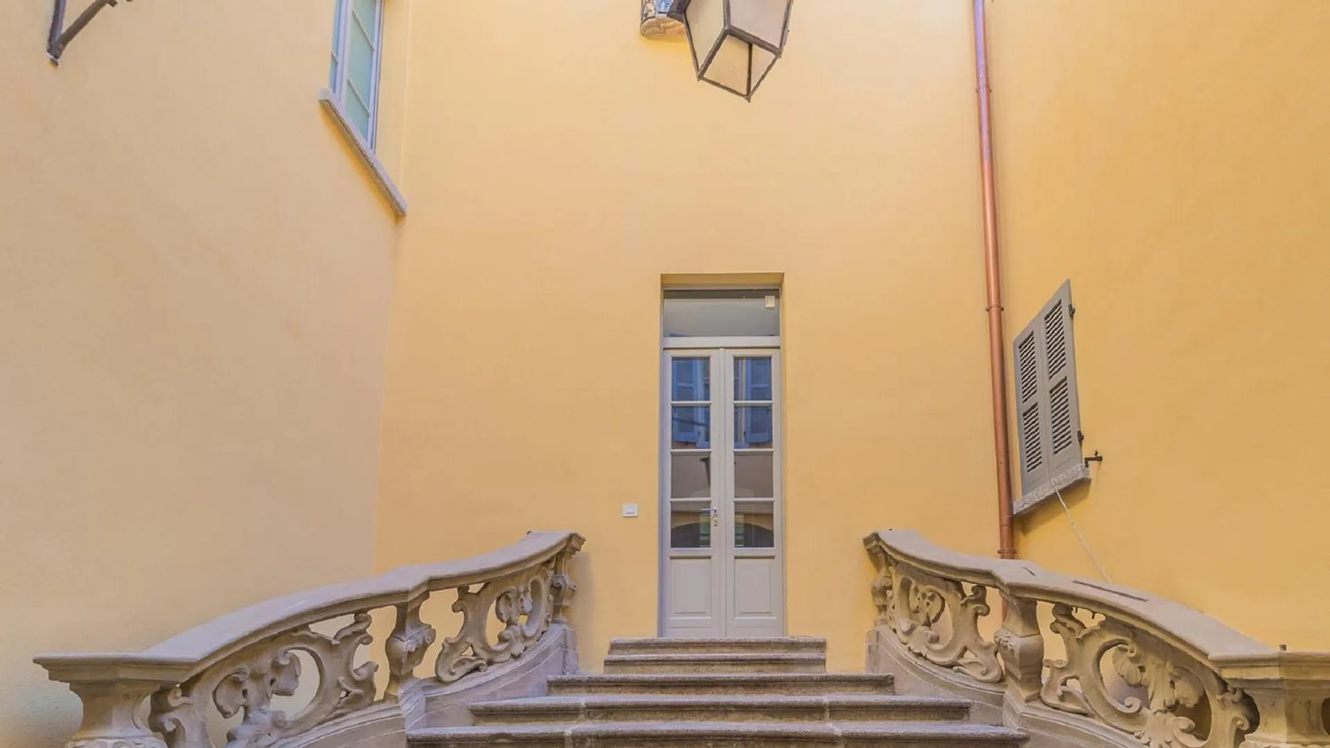A Night At The Museum - Lake Como Bellano Italie